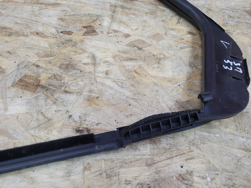 Уплотнитель стекла      двери