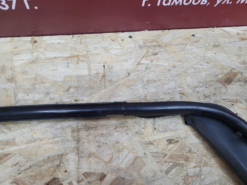 Уплотнитель стекла      двери