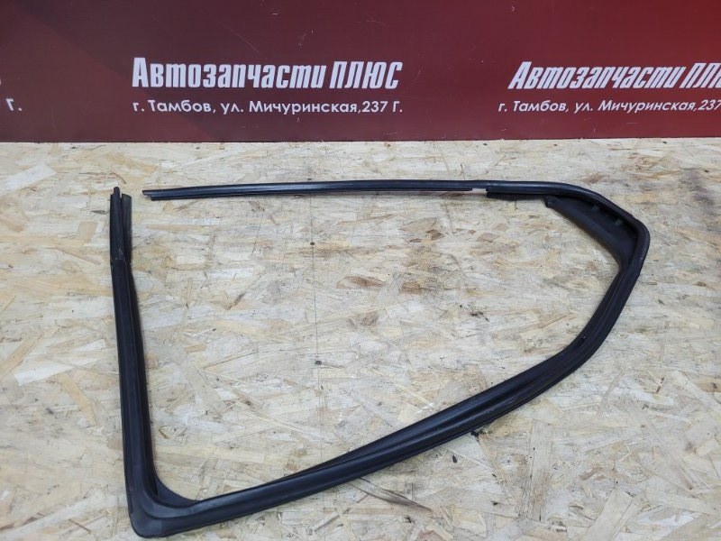Уплотнитель стекла      двери