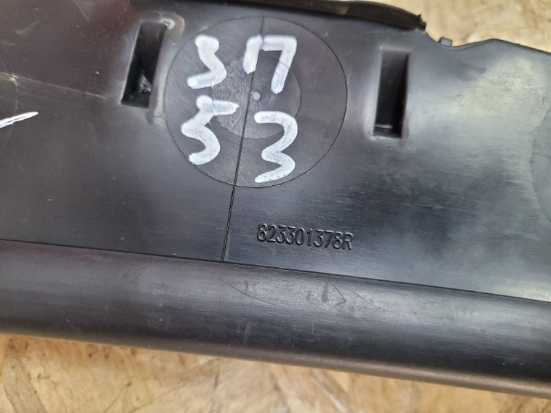 Уплотнитель стекла      двери