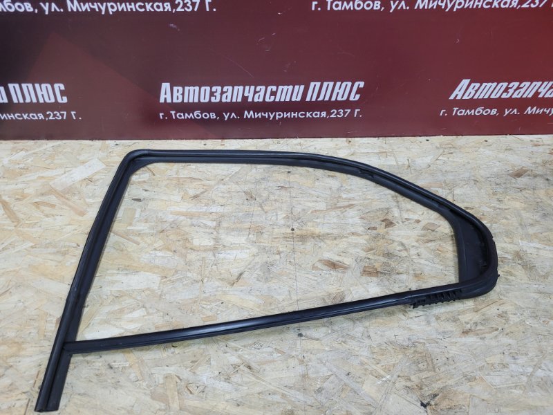 Уплотнитель стекла      двери