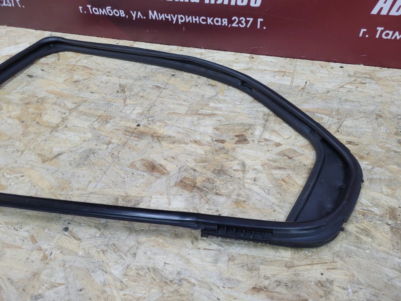 Уплотнитель стекла      двери