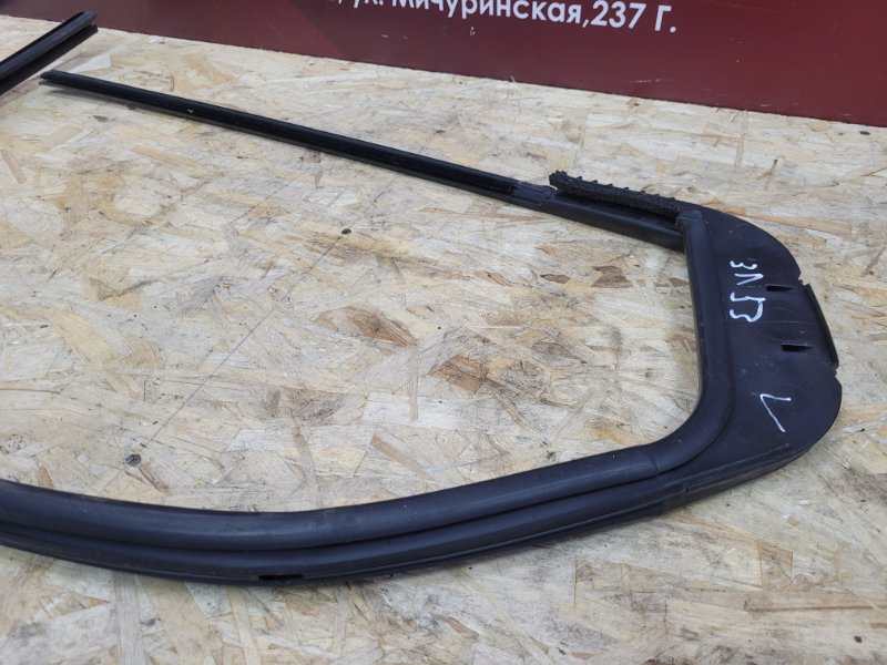 Уплотнитель стекла      двери