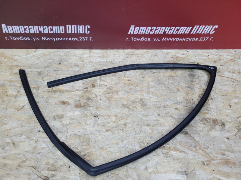 Уплотнитель стекла      двери