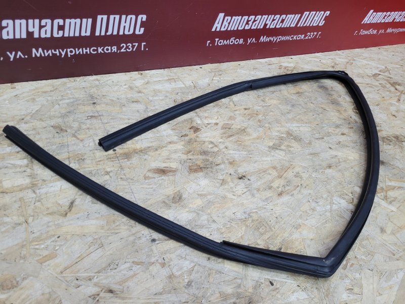 Уплотнитель стекла      двери