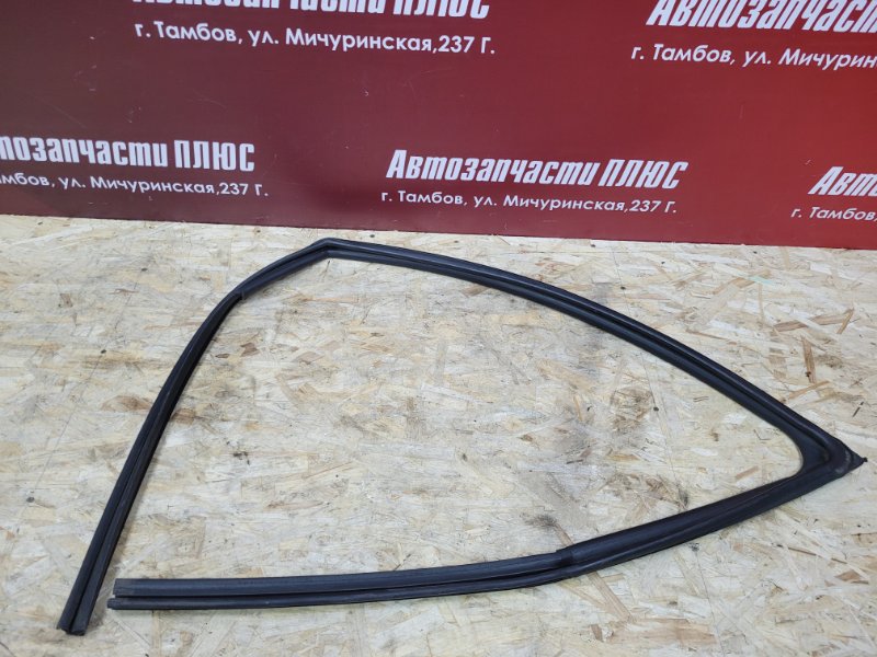 Уплотнитель стекла      двери