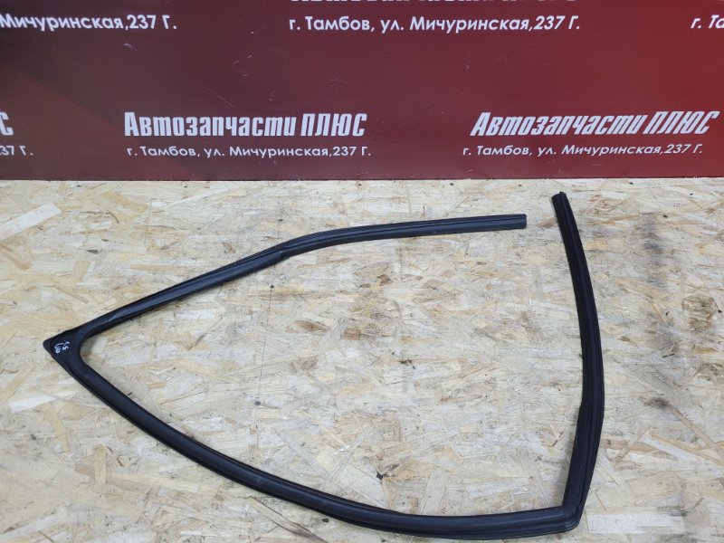Уплотнитель стекла      двери