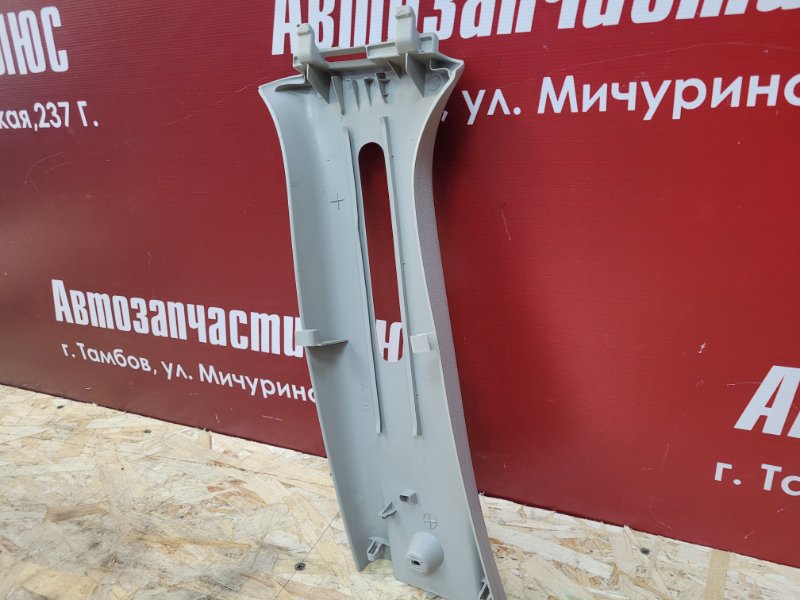 Обшивка средней стойки