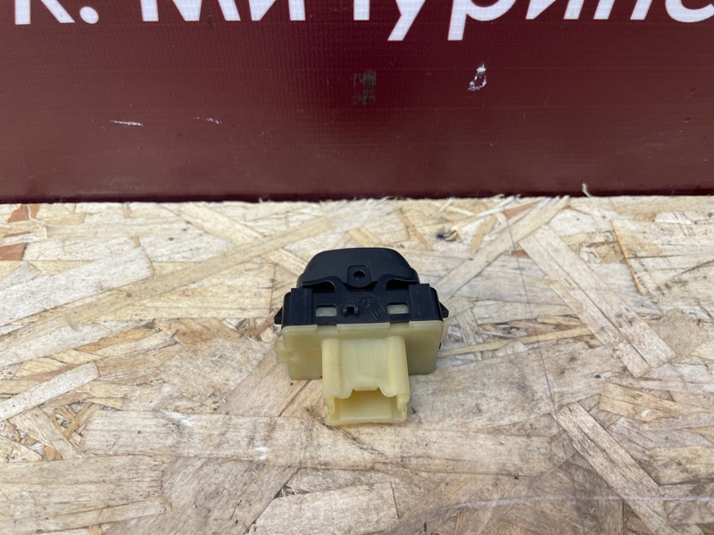 Кнопка стеклоподъемника