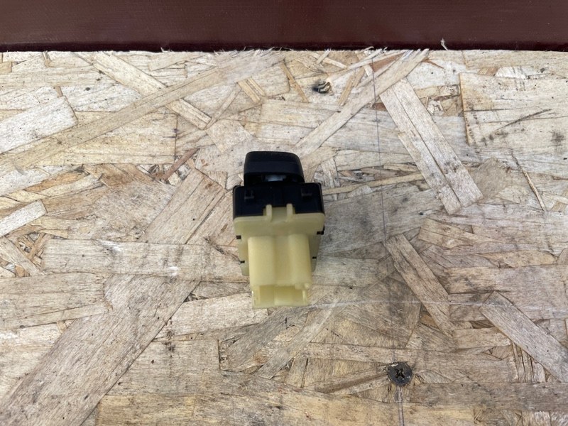 Кнопка стеклоподъемника