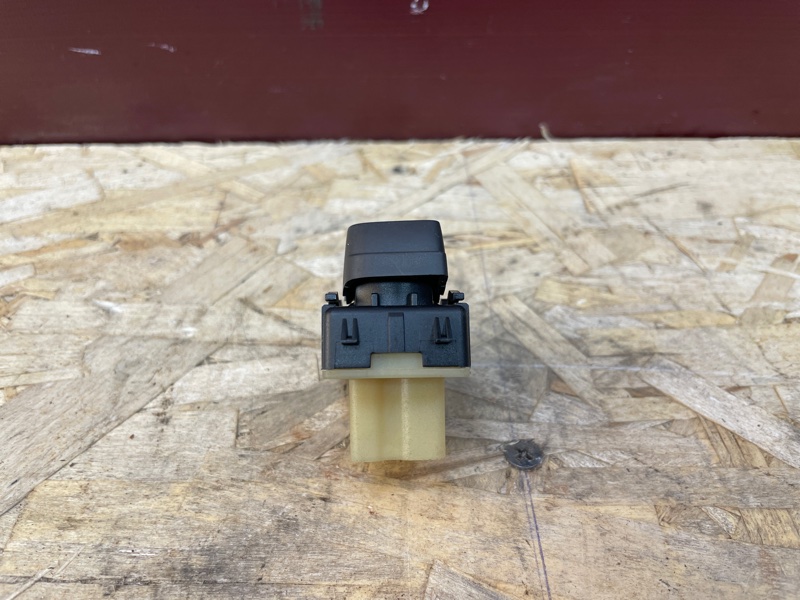 Кнопка стеклоподъемника