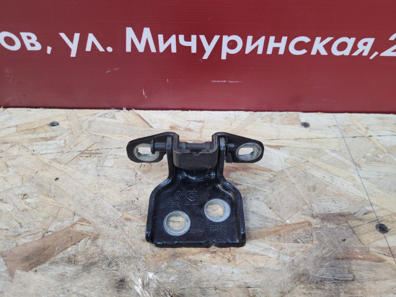 Петля двери