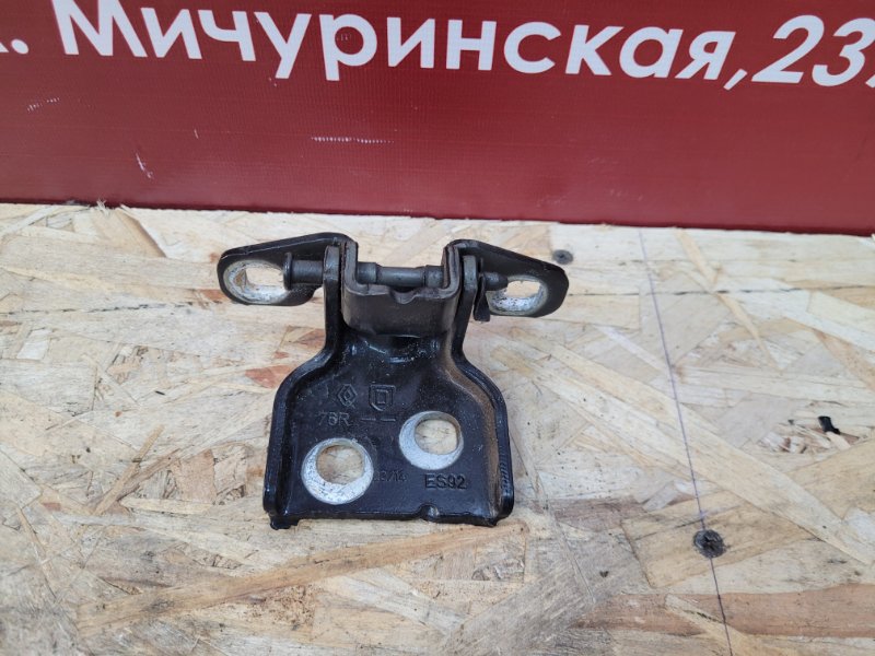 Петля двери