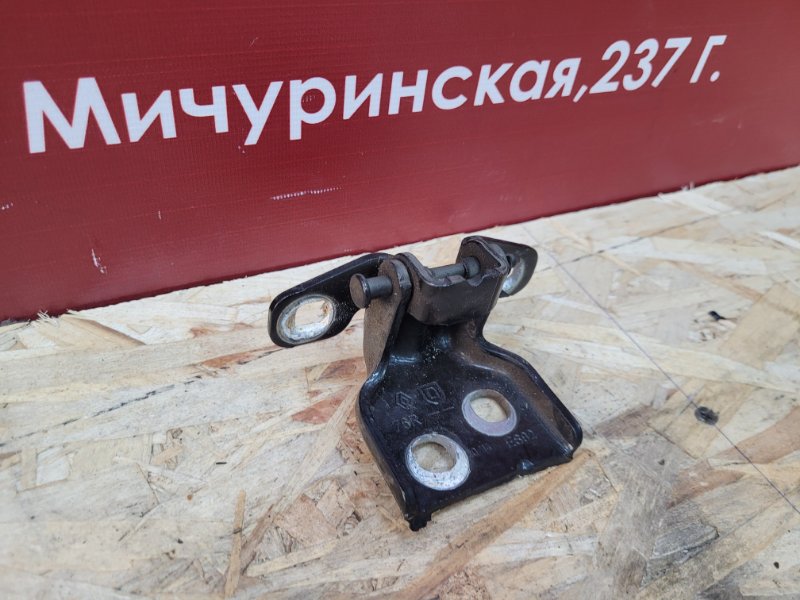 Петля двери