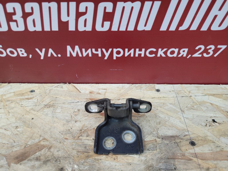 Петля двери