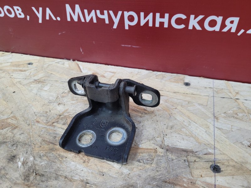 Петля двери