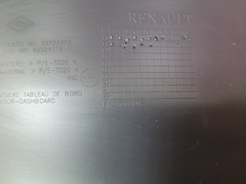 Козырек щитка приборов