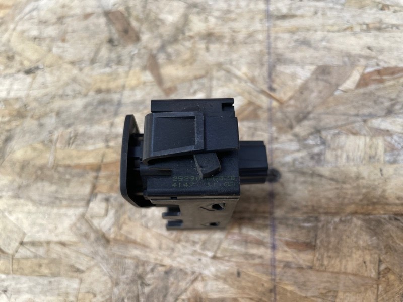 Кнопка аварийной сигнализации