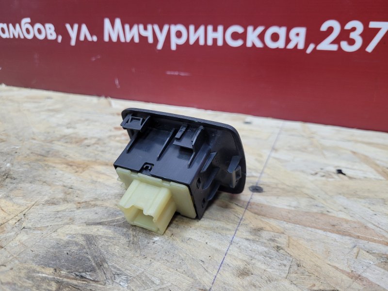 Кнопка стеклоподъемника