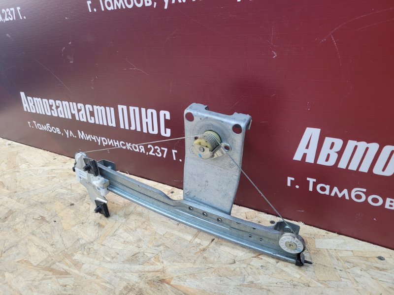 Стеклоподъемник    двери