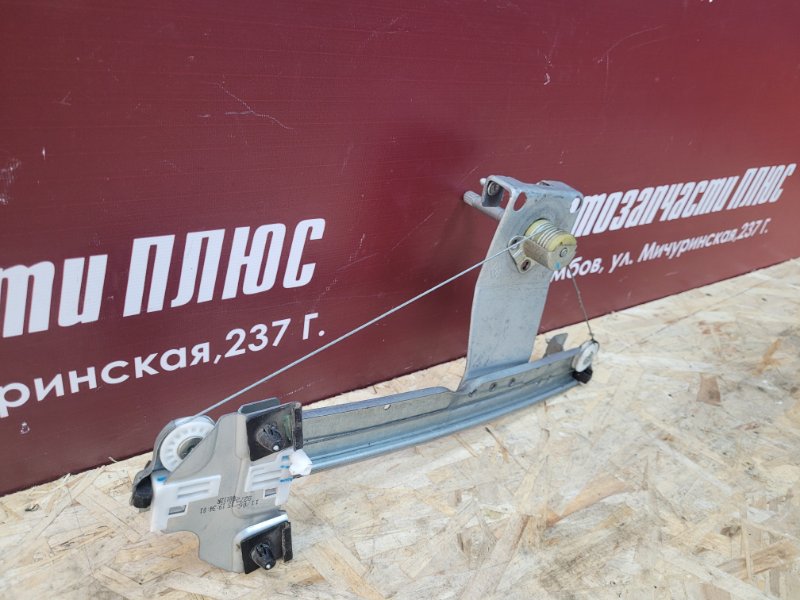 Стеклоподъемник    двери