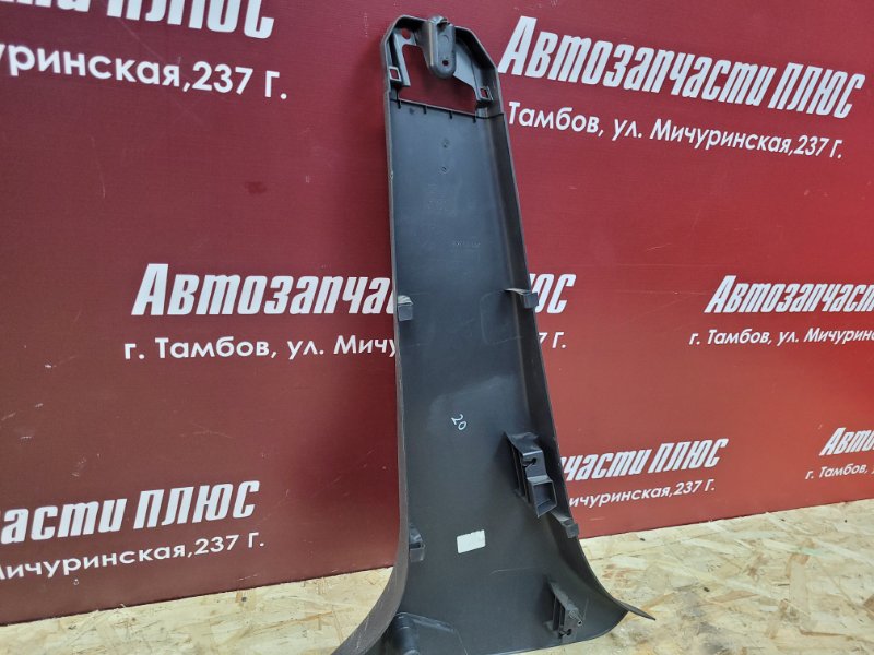 Обшивка средней стойки