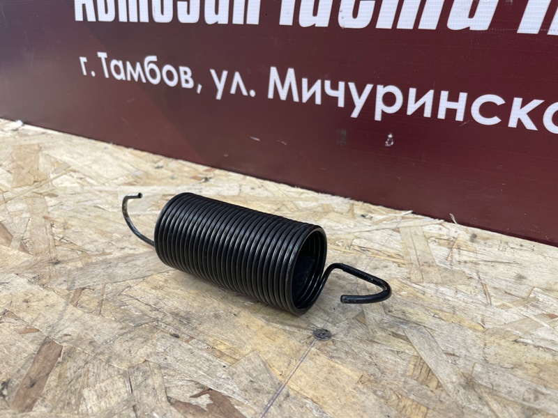 Пружина крышки багажника