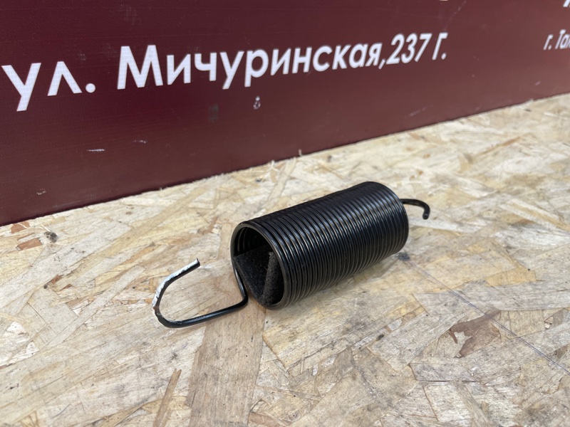 Пружина крышки багажника