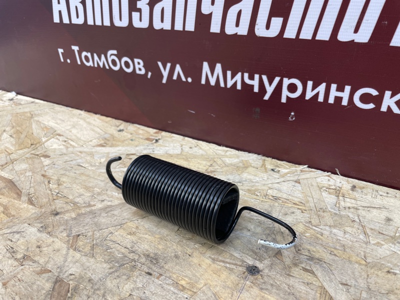 Пружина крышки багажника