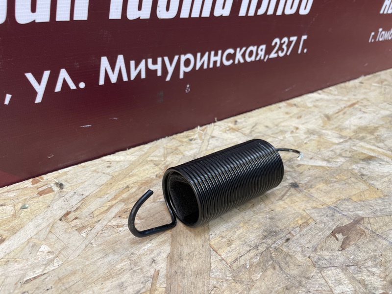 Пружина крышки багажника