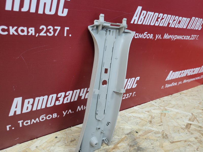 Обшивка средней стойки