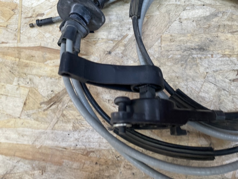 Трос замка капота