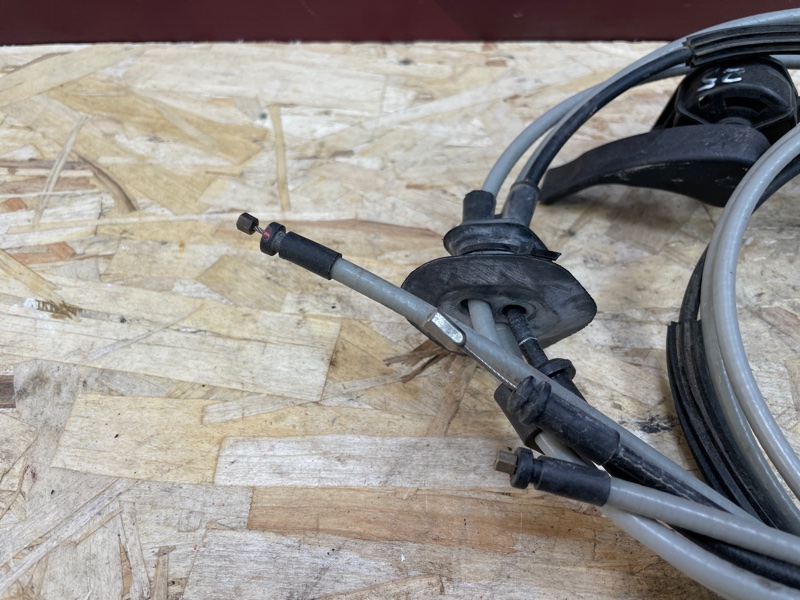 Трос замка капота