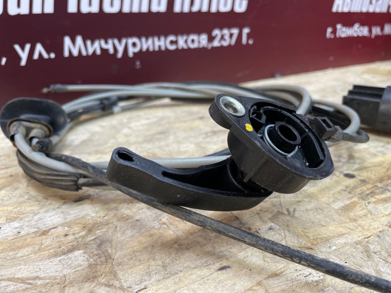 Трос замка капота