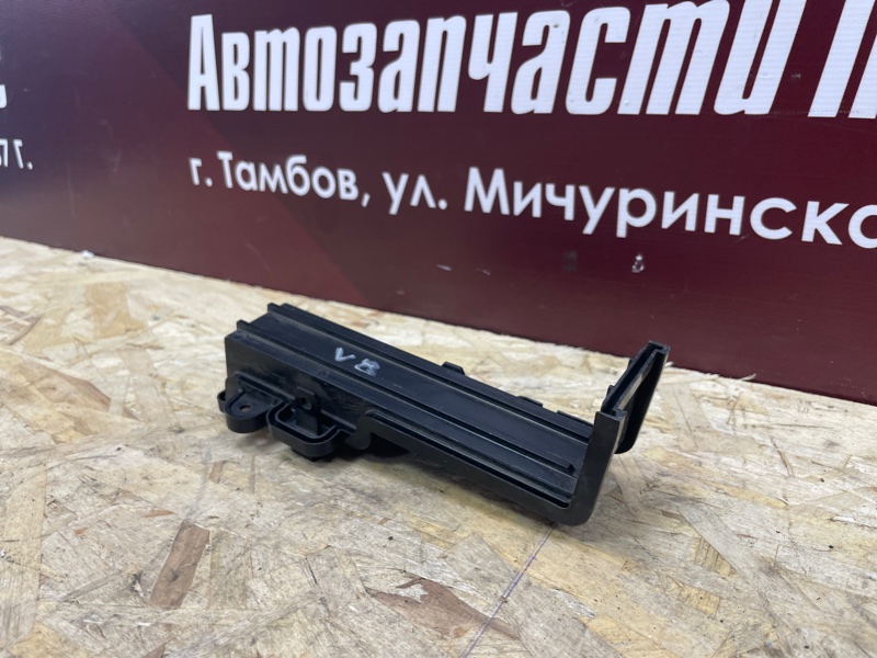 Крышка салонного фильтра