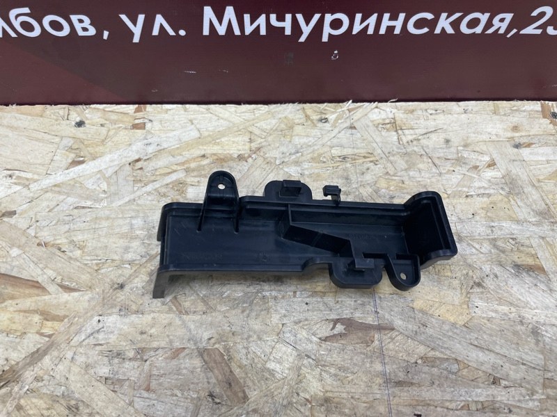 Крышка салонного фильтра