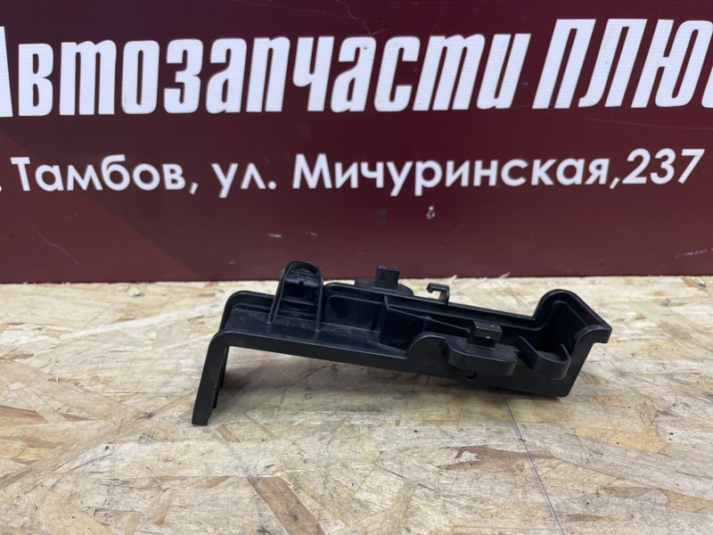 Крышка салонного фильтра