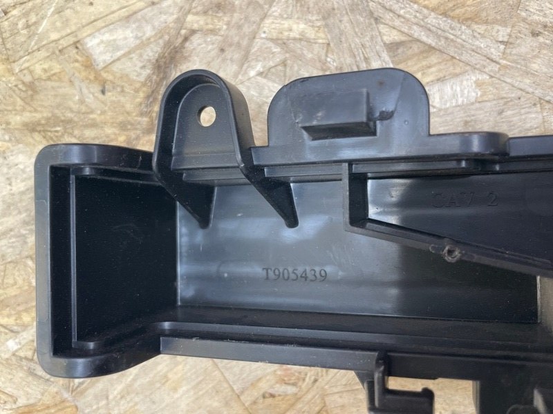 Крышка салонного фильтра