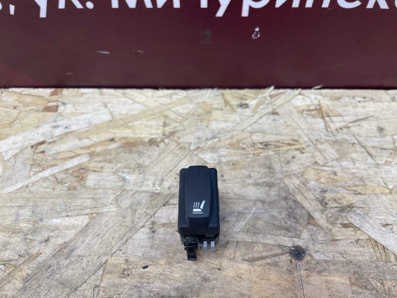 Кнопка обогрева сидений