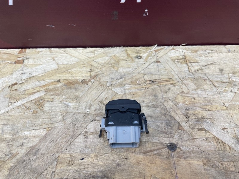 Кнопка обогрева сидений