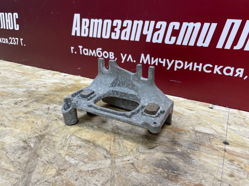 Кронштейн    опоры двигателя