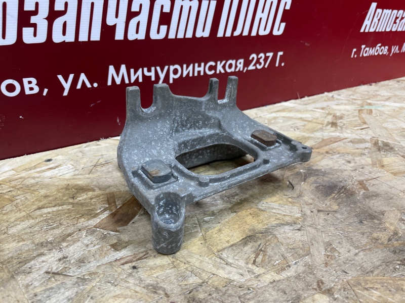 Кронштейн    опоры двигателя