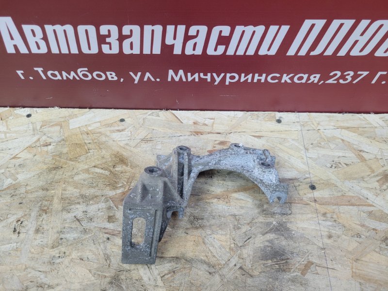 Кронштейн генератора