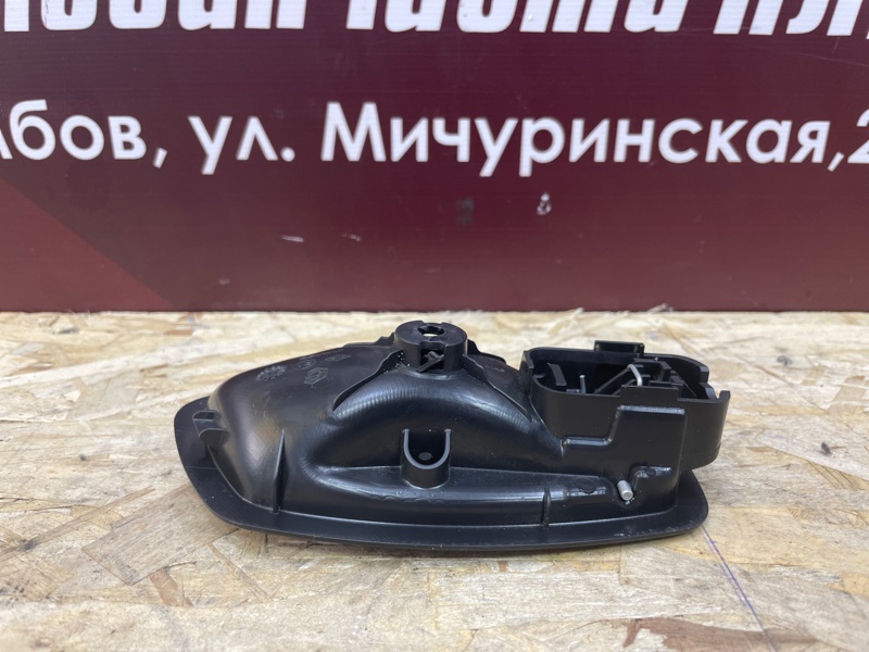 Внутренняя ручка     двери