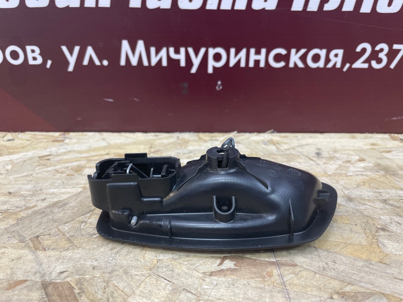 Внутренняя ручка     двери