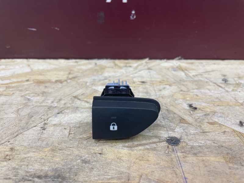 Кнопка центрального замка