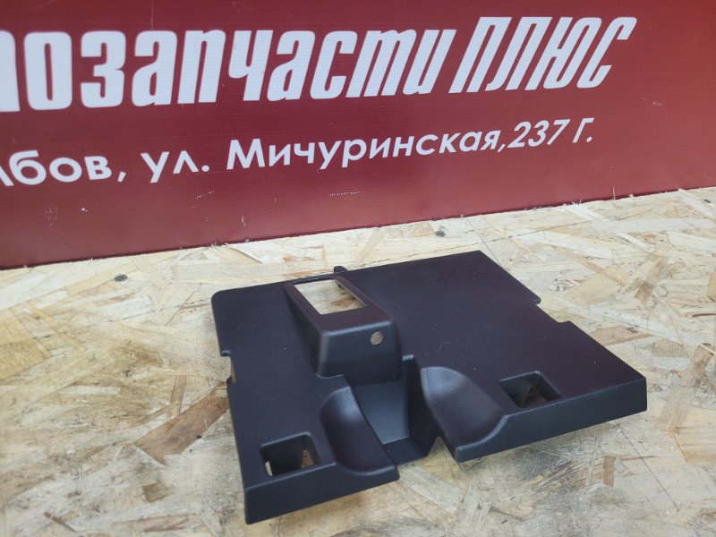 Крышка бардачка