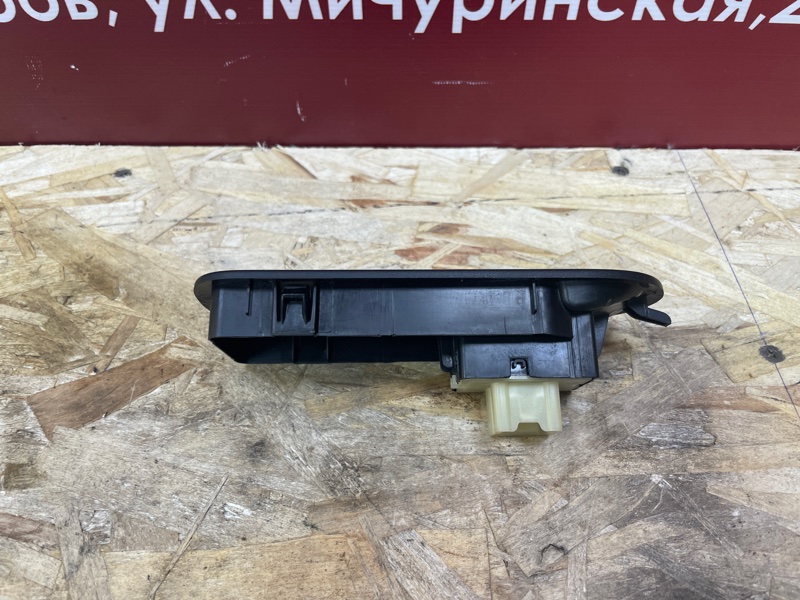 Кнопка стеклоподъемника