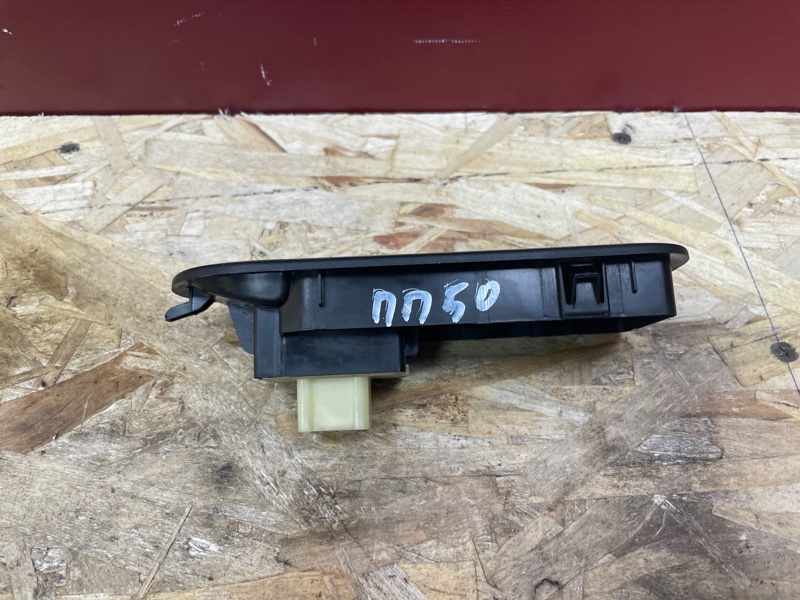 Кнопка стеклоподъемника