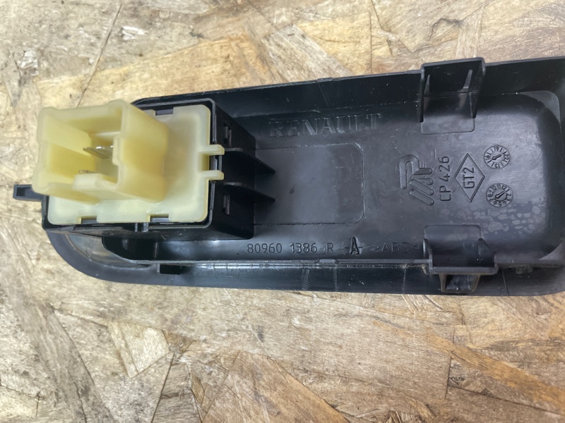 Кнопка стеклоподъемника